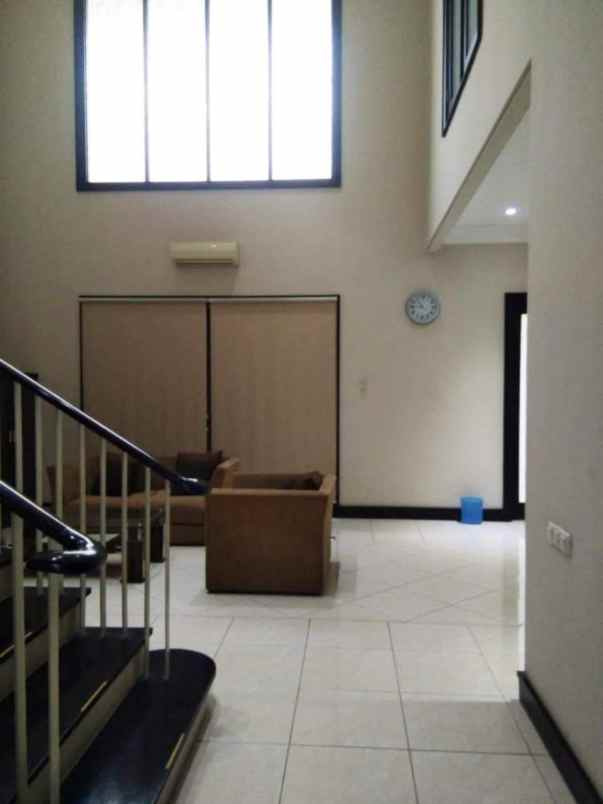 rumah jual full furnished graha family surabaya