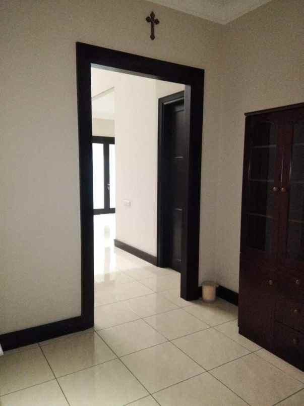 rumah jual full furnished graha family surabaya