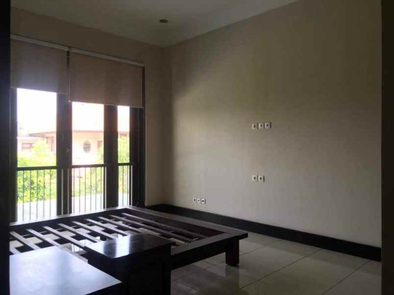 rumah jual full furnished graha family surabaya