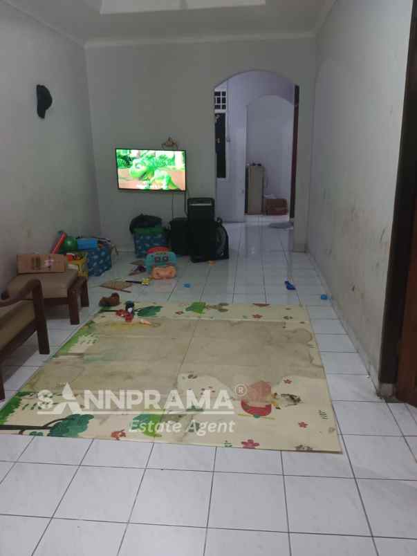 rumah komplek pusat kota depok