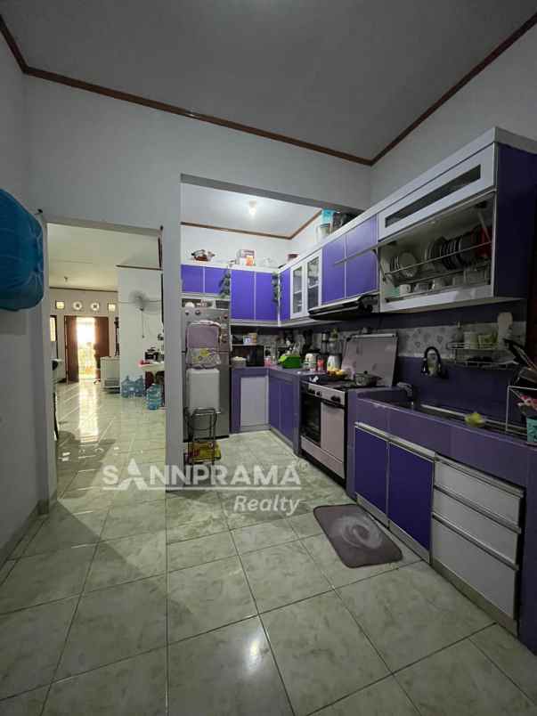 rumah luas mewah di dekat samsat pesona square retam