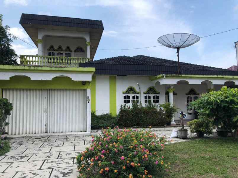 rumah luas nyaman asri aman nyaman