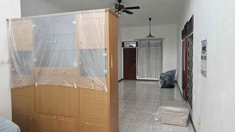 rumah luas semi furnished siap huni di kertajaya
