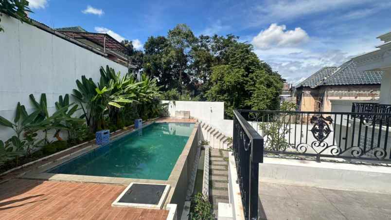 rumah luxury di sentul city dengan kolam renang