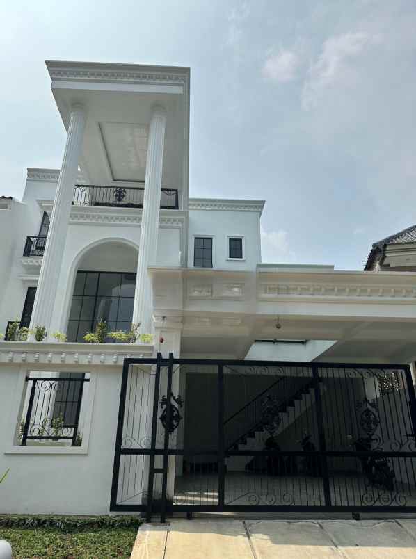 rumah luxury di sentul city dengan kolam renang