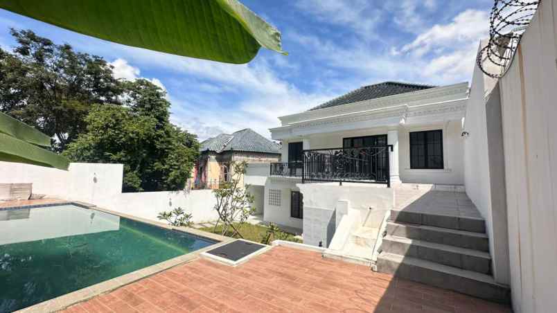 rumah luxury di sentul city dengan kolam renang