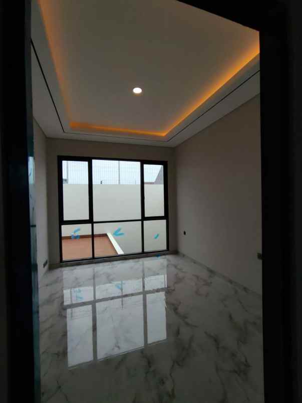 rumah manyar hadap selatan