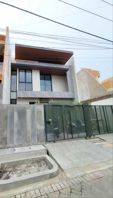 rumah manyar hadap selatan