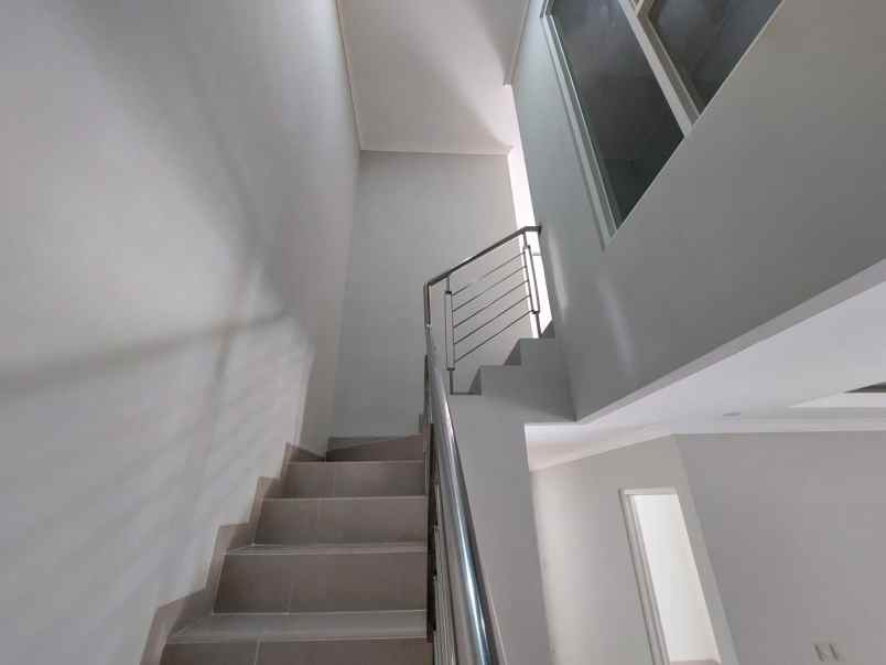 rumah mewah 2 lantai dekat rsud prambanan di madurejo