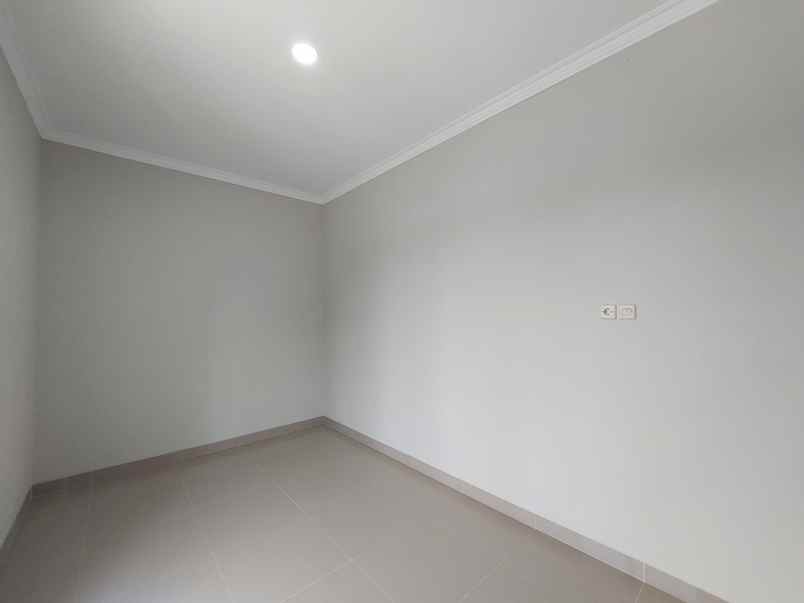 rumah mewah 2 lantai dekat rsud prambanan di madurejo