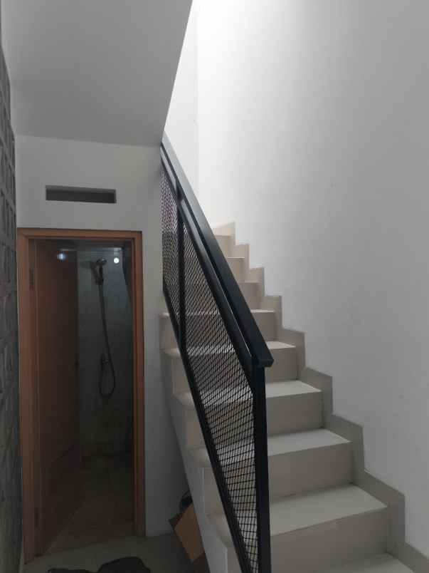 rumah mewah 2 lantai lokasi strategis di ciganitri