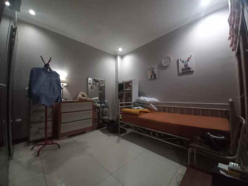 rumah mewah dalam komplek pondok kelapa jakarta timur