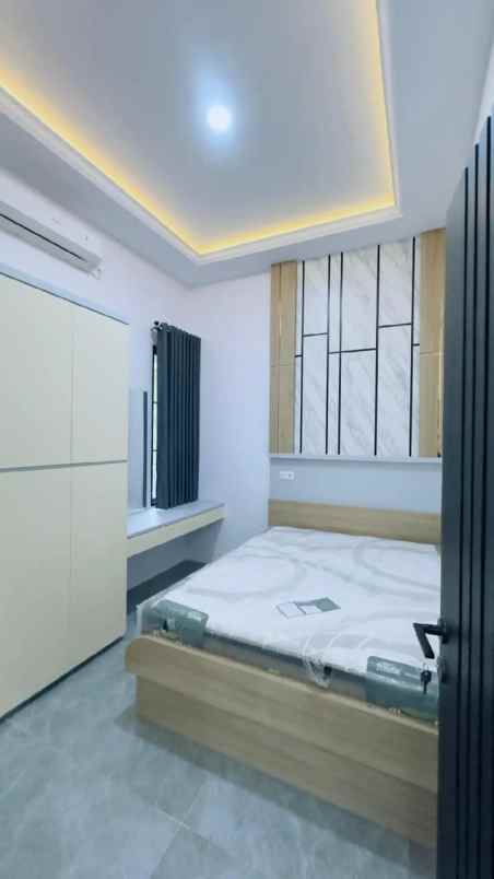 rumah mewah dekat gerbang toll