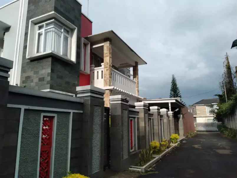 rumah mewah di perum baranang siang indah kota bogor