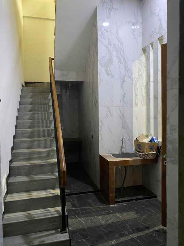 rumah mewah gayungsari barat 2 5 lantai