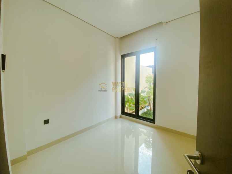 rumah mewah posisi hook di godean dekat kampus umy