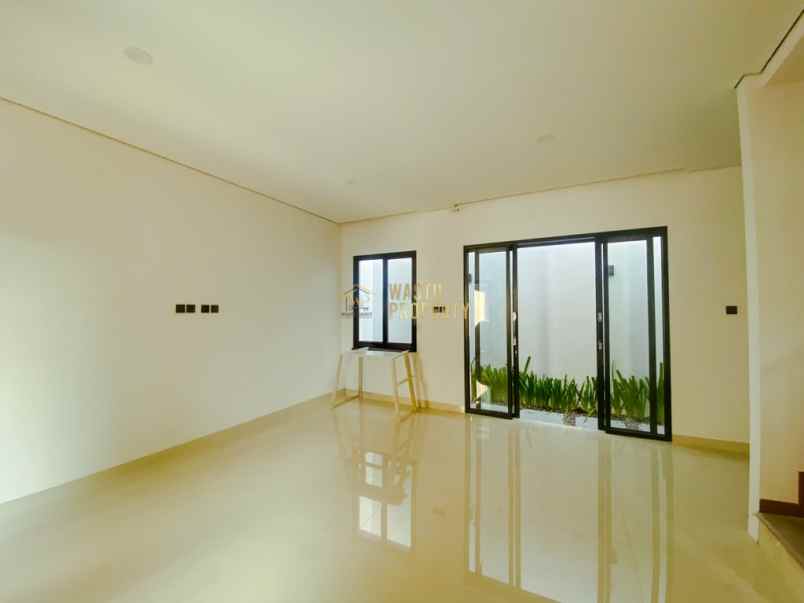 rumah mewah posisi hook di godean dekat kampus umy