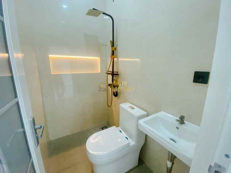 rumah mewah posisi hook di godean dekat kampus umy