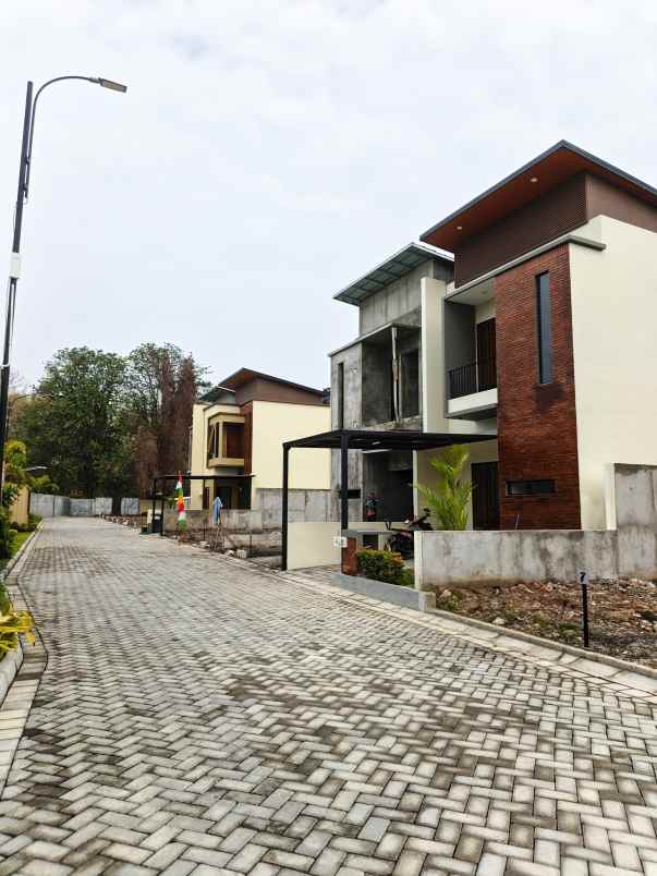 rumah mewah tengah kota semarang dekat rs ketileng