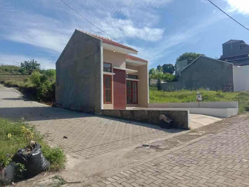 rumah minimalis nuansa alam cilame bandung barat