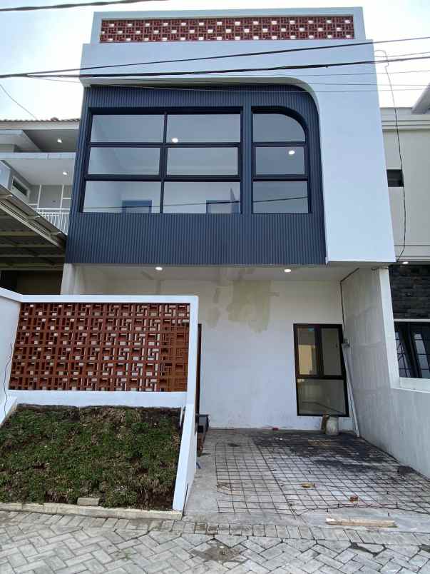 rumah modern dekat kampus itn malang