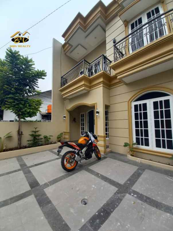 rumah modern klasik ready stok di ciganjur jagakarsa