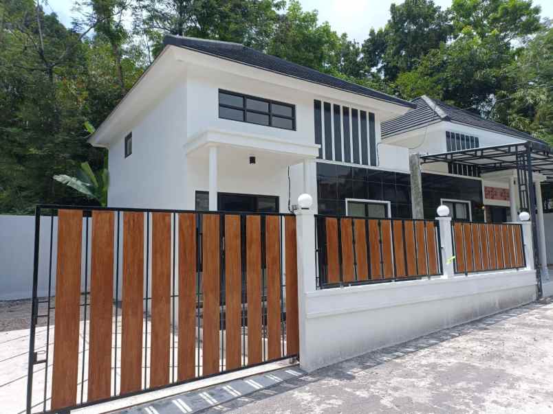 rumah modern minimalis dekat museum coklat monggo