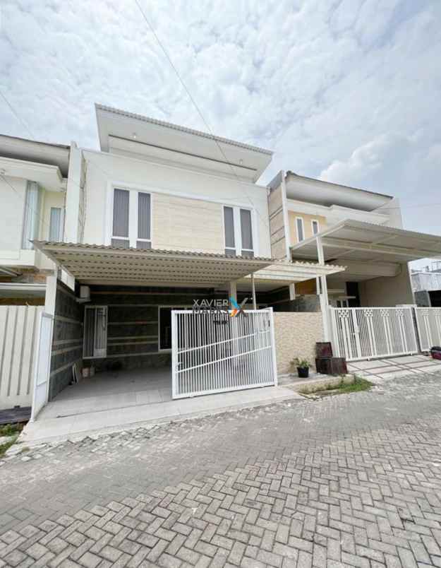 rumah modern minimalis di sutorejo utara baguss