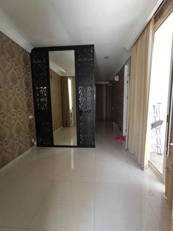 rumah pakuwon indah cluster la riz wood