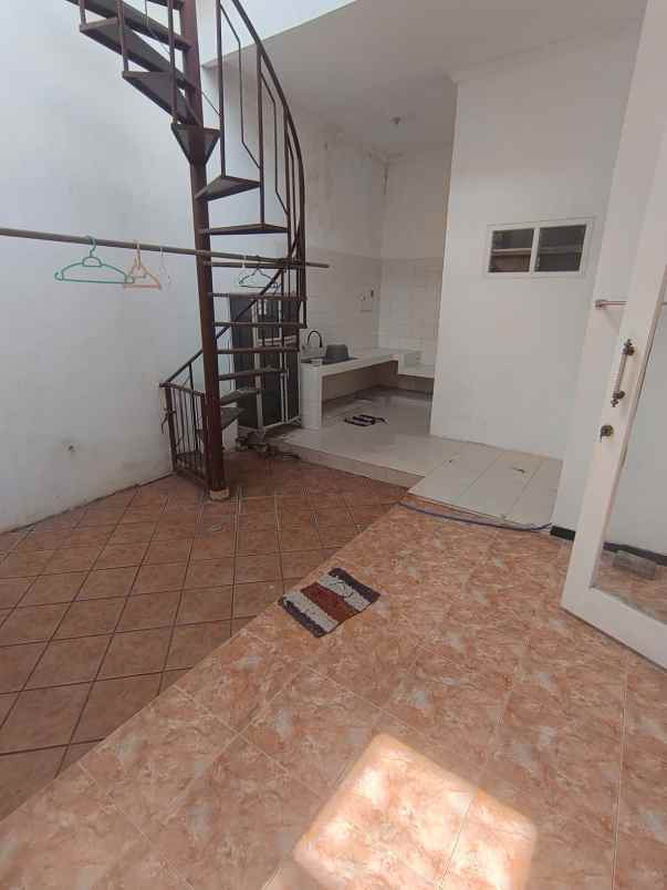 rumah ploso timur 2 lantai