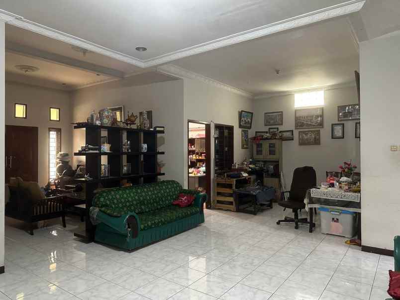 rumah sarijadi 10 menit tol pasteur halaman depan luas