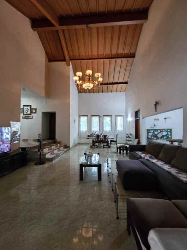 rumah second posisi hook di pondok kelapa jaktim