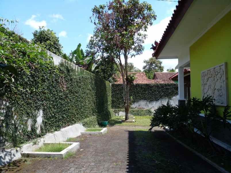 rumah secondary tanah luas di ngemplak sleman