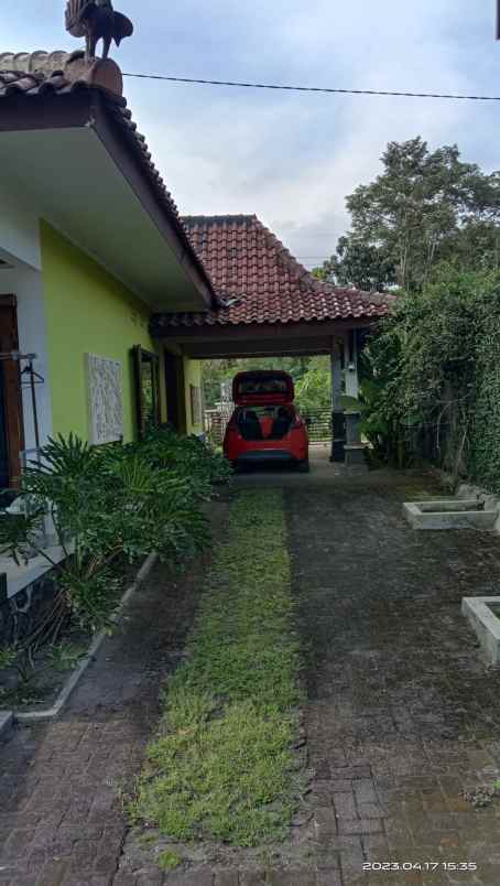 rumah secondary tanah luas di ngemplak sleman