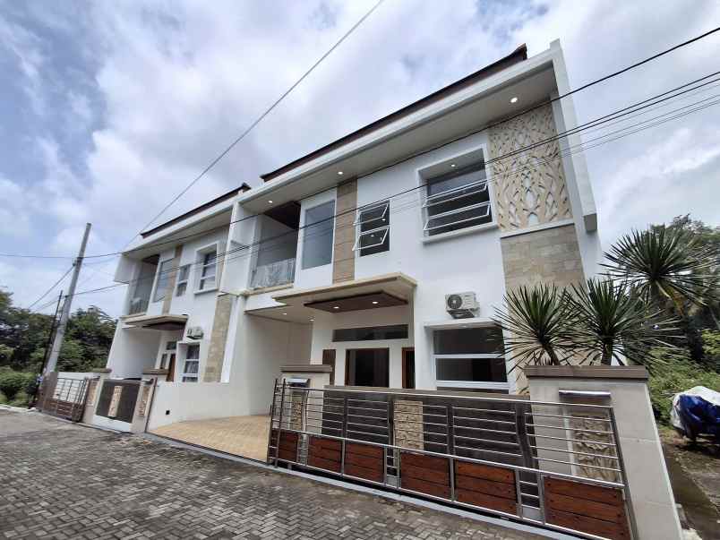 rumah siap huni 2 lantai di jantung wisata kaliurang