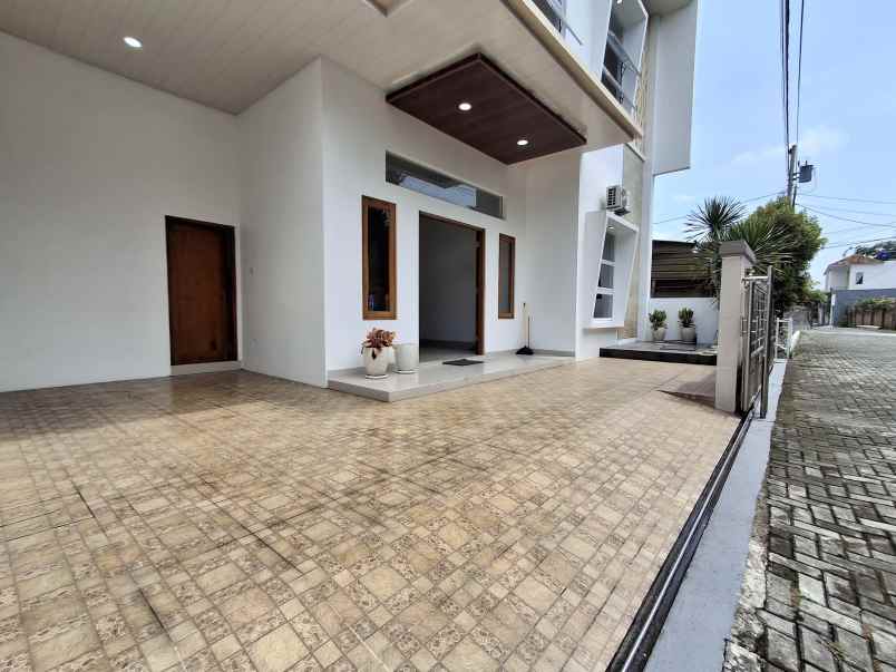 rumah siap huni 2 lantai di jantung wisata kaliurang