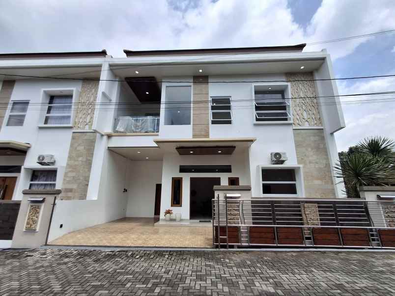 rumah siap huni 2 lantai di jantung wisata kaliurang