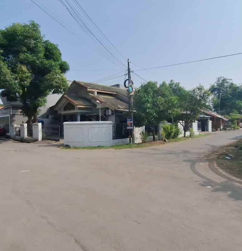 rumah siap huni di kawasan komersil