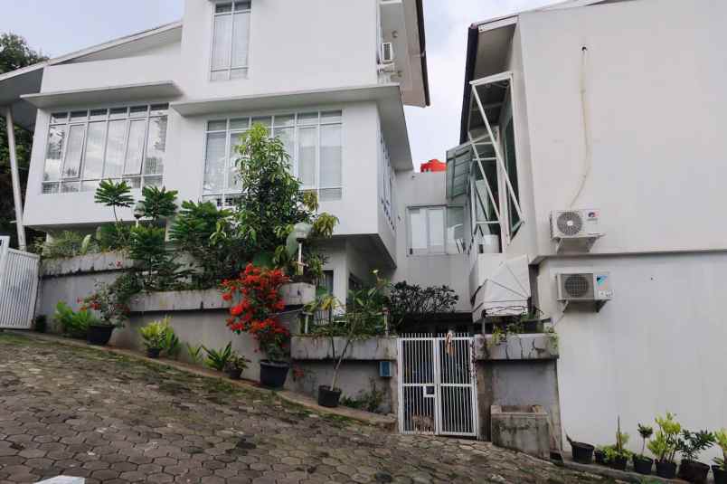 rumah strategis teahouse dago residence