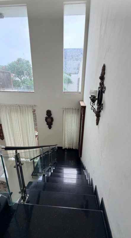 rumah sultan pakuwon city turun 1 1 milyar