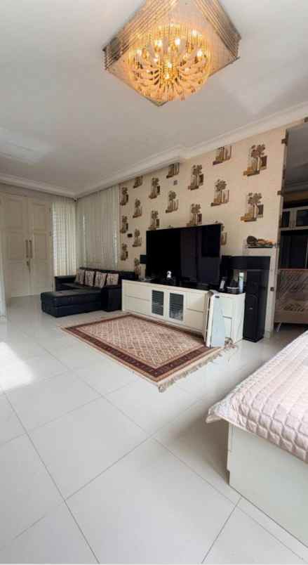 rumah sultan pakuwon city turun 1 1 milyar