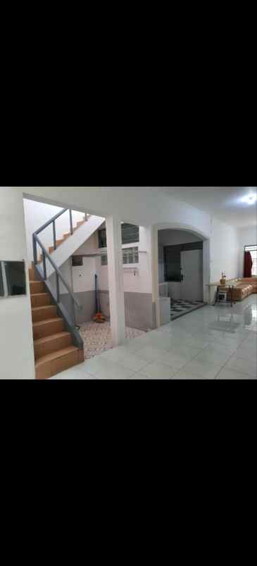 rumah sutorejo timur hadap selatan