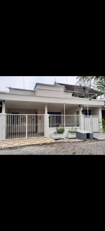 rumah sutorejo timur hadap selatan