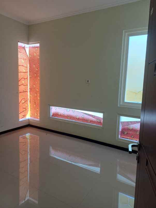 rumah taman rivera regency