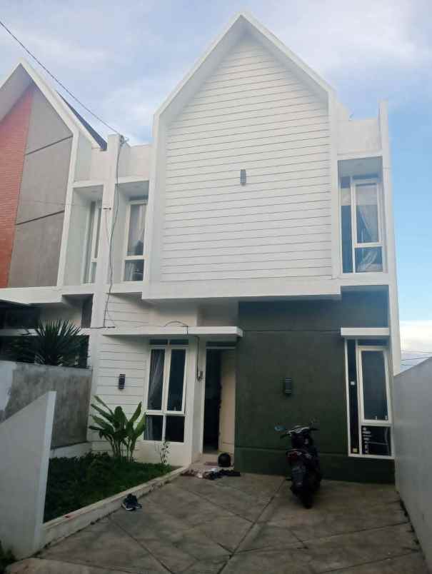 rumah villa jual rugi lokasi perumahan dau malang