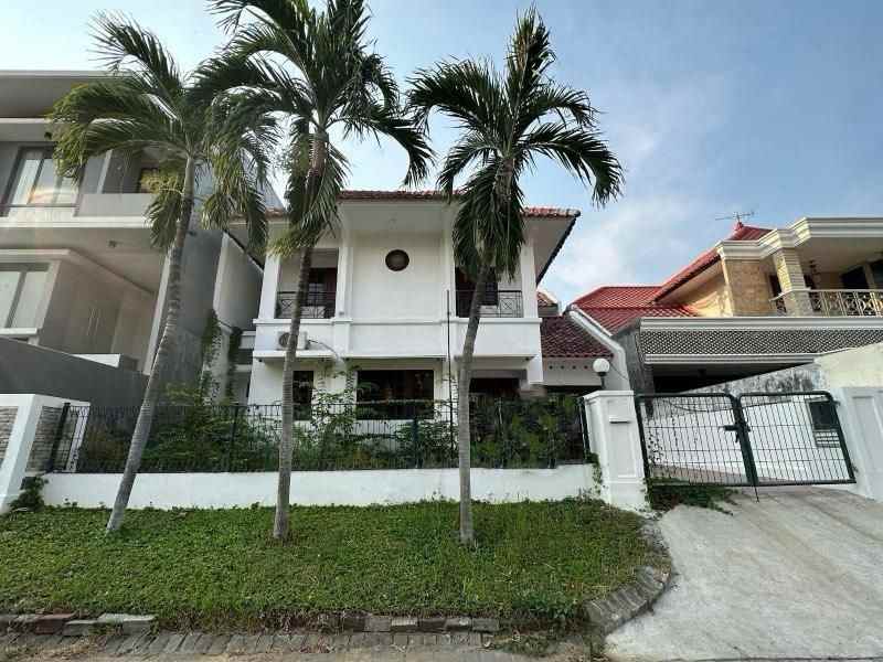 rumah villa riviera pakuwon city