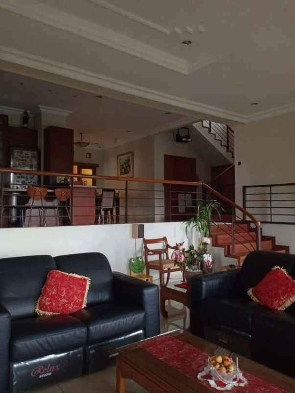 rumah villa terawat siap huni dago resort