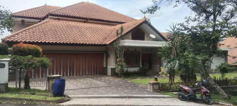 rumah villa terawat siap huni dago resort