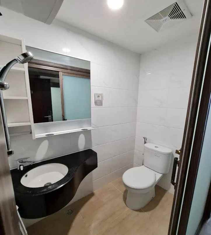 sewa apartemen baru sky house bsd view kolam renang