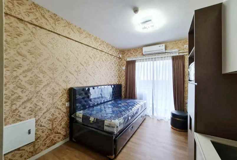 sewa apartemen baru sky house bsd view kolam renang